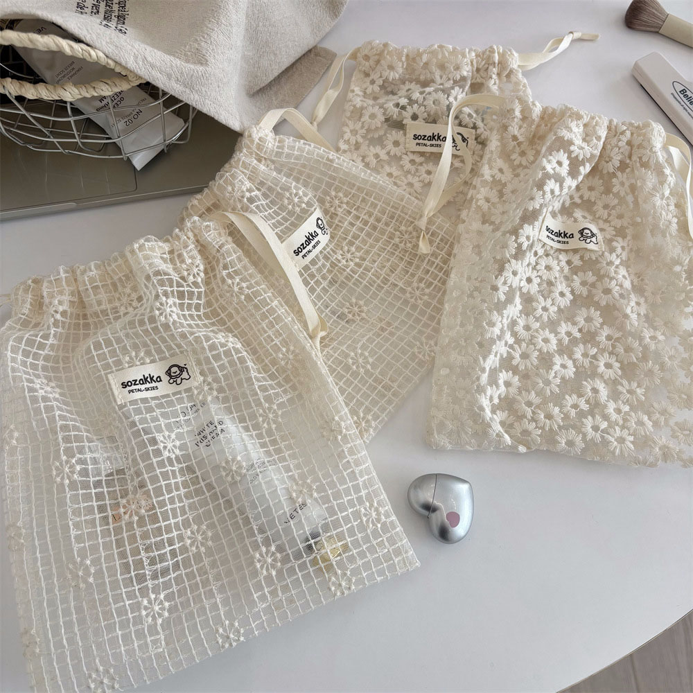 Lace Embroidered Daisy Mesh Dr - Travel Accessories And Bags recension och pris