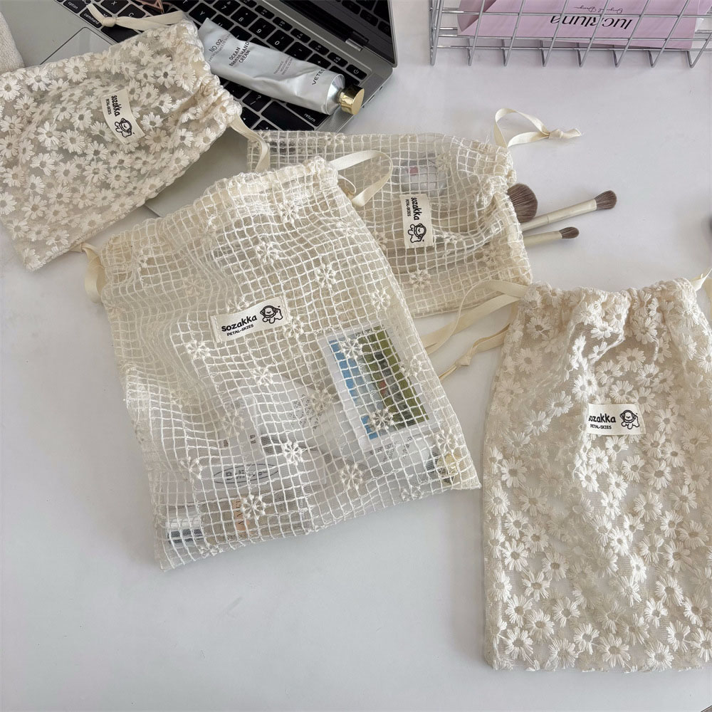 Lace Embroidered Daisy Mesh Dr - Travel Accessories And Bags recension och pris